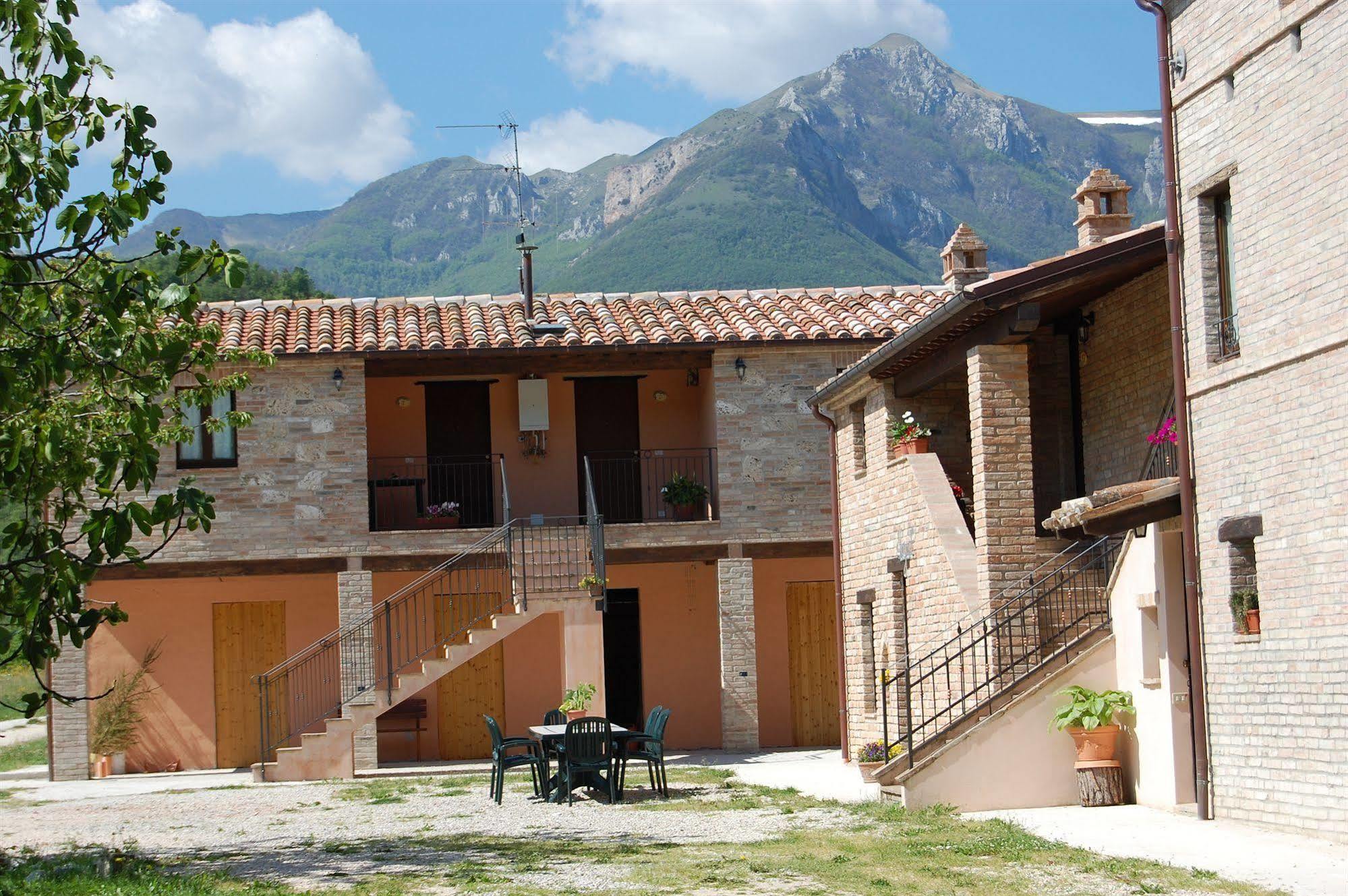 Antica Dimora Pension Sarnano Buitenkant foto